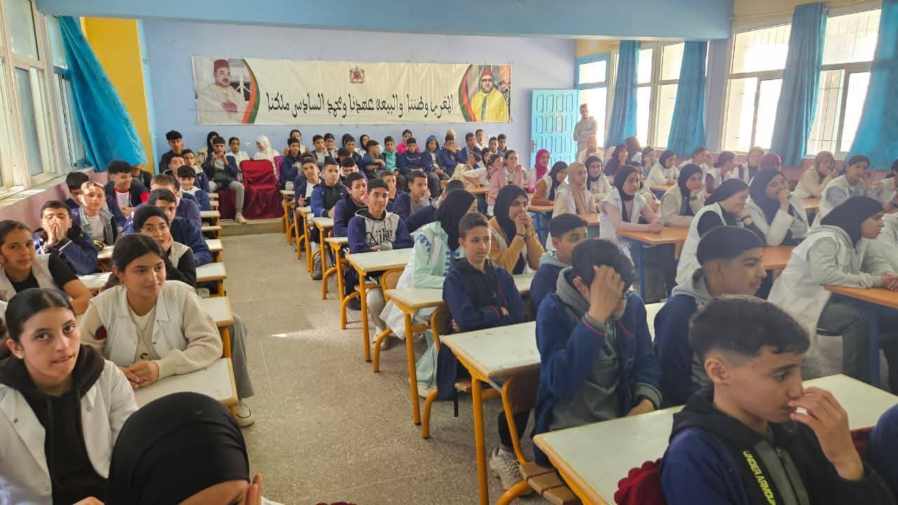 لقاء تواصلي حول الصحة النفسية ومخاطر الإدمان والتنمر والعنف بالوسط المدرسي
