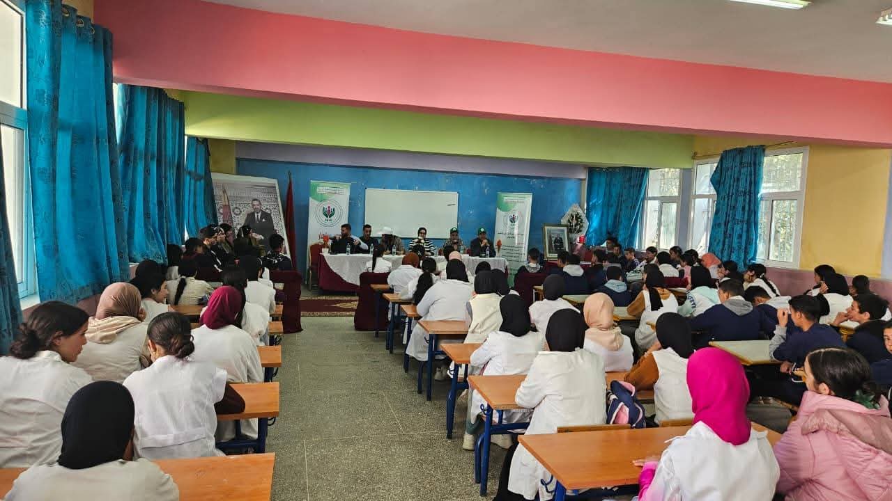 لقاء تواصلي حول الصحة النفسية ومخاطر الإدمان والتنمر والعنف بالوسط المدرسي