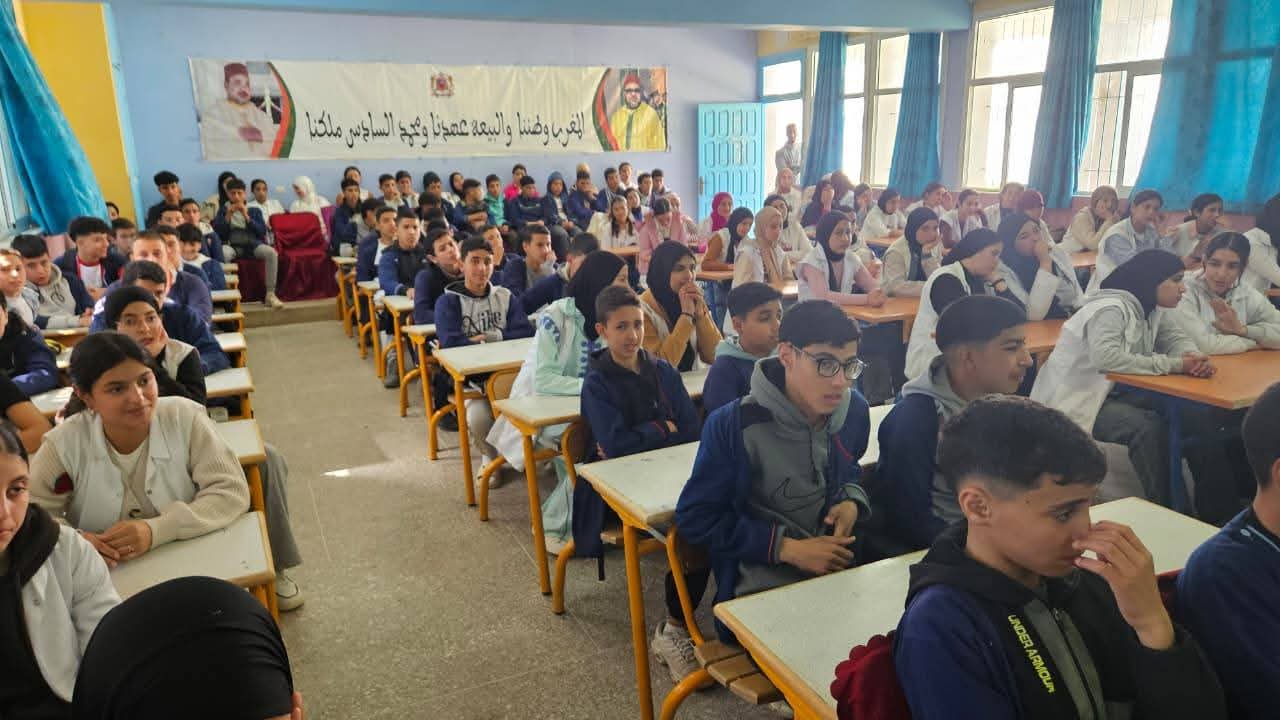 لقاء تواصلي حول الصحة النفسية ومخاطر الإدمان والتنمر والعنف بالوسط المدرسي